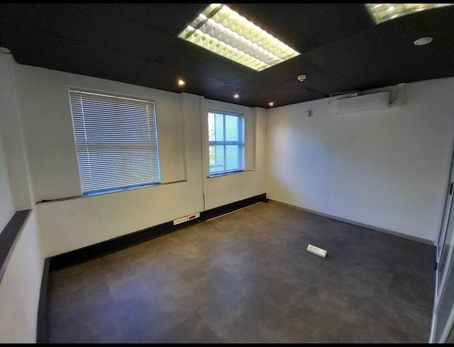 1,940M² OFFICE TO LET IN BRYANSTON